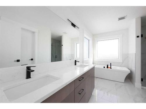 137 Shalestone Place, Fort Mcmurray, AB - Indoor Photo Showing Bathroom