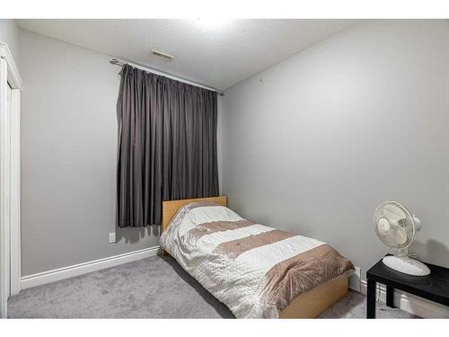 427 Fireweed Crescent, Fort Mcmurray, AB - Indoor Photo Showing Bedroom