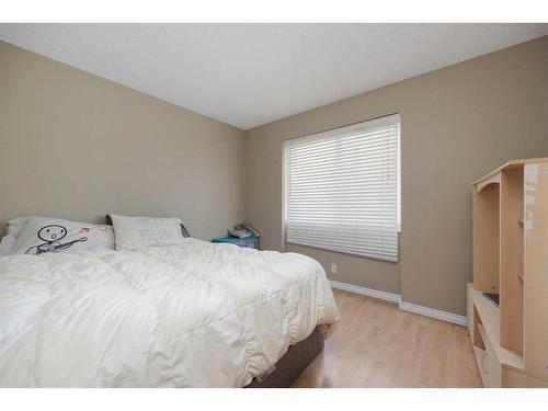 160 Wapiti Crescent, Fort Mcmurray, AB - Indoor Photo Showing Bedroom