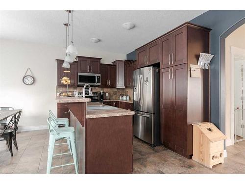 135 Crane Place, Fort Mcmurray, AB - Indoor Photo Showing Kitchen