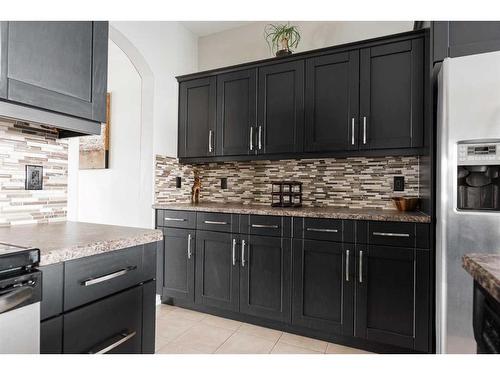 9-300 Sparrow Hawk Drive, Fort Mcmurray, AB - Indoor Photo Showing Kitchen
