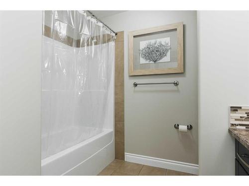 9-300 Sparrow Hawk Drive, Fort Mcmurray, AB - Indoor Photo Showing Bathroom