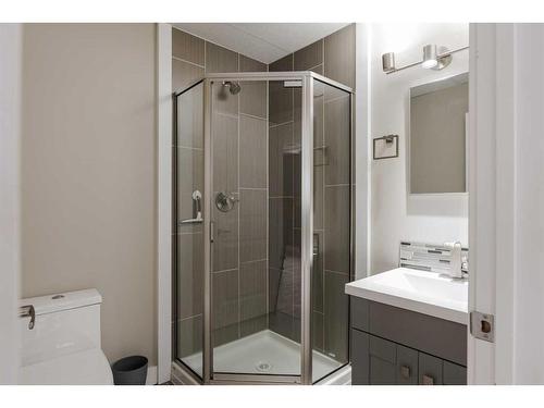 9-300 Sparrow Hawk Drive, Fort Mcmurray, AB - Indoor Photo Showing Bathroom