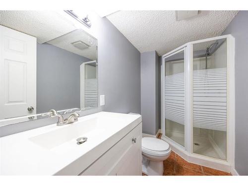 15 Maciver Street, Fort Mcmurray, AB - Indoor Photo Showing Bathroom
