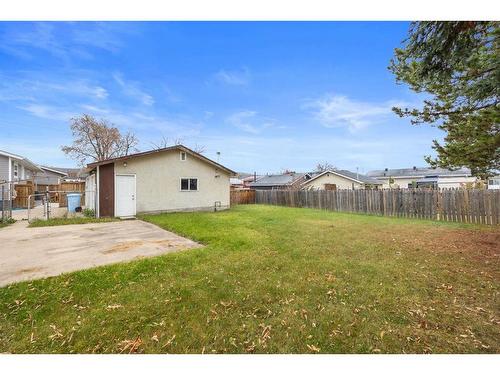 15 Maciver Street, Fort Mcmurray, AB - Outdoor With Backyard