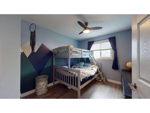 550 Athabasca Avenue, Fort Mcmurray, AB - Indoor Photo Showing Bedroom