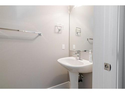 189 Comeau Crescent, Fort Mcmurray, AB - Indoor Photo Showing Bathroom