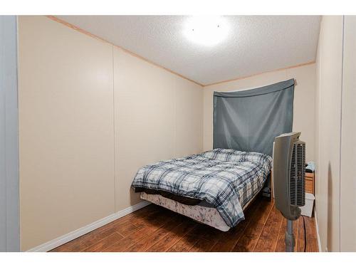 284 Cree Road, Fort Mcmurray, AB - Indoor Photo Showing Bedroom