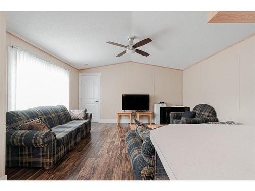 284 Cree Road, Fort Mcmurray, AB - Indoor Photo Showing Living Room
