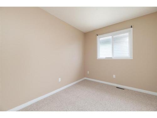 128 Paris Crescent, Fort Mcmurray, AB - Indoor Photo Showing Other Room