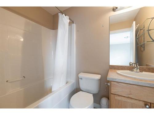 128 Paris Crescent, Fort Mcmurray, AB - Indoor Photo Showing Bathroom
