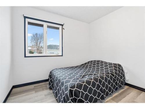 146 Mcconachie Crescent, Fort Mcmurray, AB - Indoor Photo Showing Bedroom