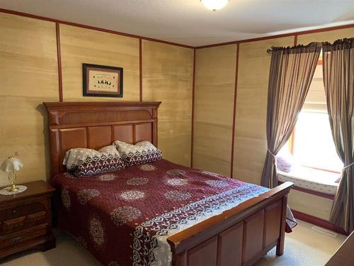 634-67325 Churchill Park Drive, Lac La Biche, AB - Indoor Photo Showing Bedroom