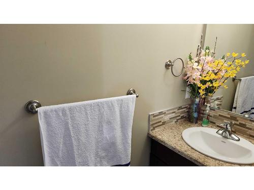 6-300 Sparrow Hawk Drive, Fort Mcmurray, AB - Indoor Photo Showing Bathroom