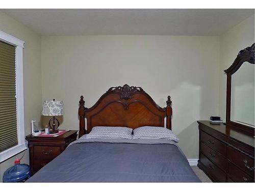 6-300 Sparrow Hawk Drive, Fort Mcmurray, AB - Indoor Photo Showing Bedroom