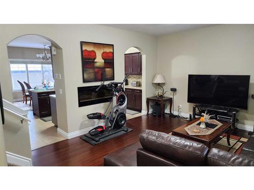 6-300 Sparrow Hawk Drive, Fort Mcmurray, AB - Indoor Photo Showing Living Room