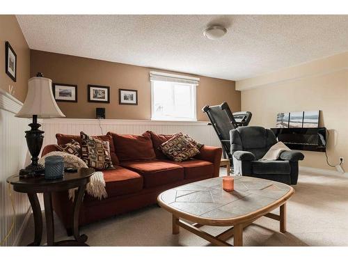 136 Brosseau Crescent, Fort Mcmurray, AB - Indoor Photo Showing Living Room