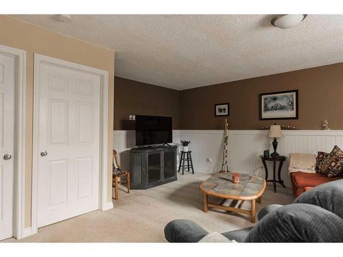 136 Brosseau Crescent, Fort Mcmurray, AB - Indoor Photo Showing Other Room