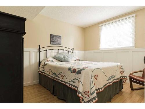 136 Brosseau Crescent, Fort Mcmurray, AB - Indoor Photo Showing Bedroom