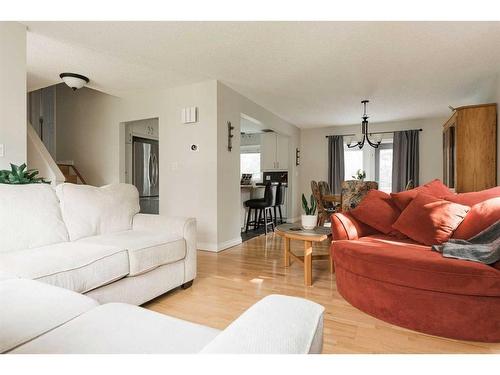 136 Brosseau Crescent, Fort Mcmurray, AB - Indoor Photo Showing Living Room