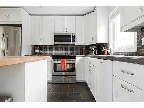 136 Brosseau Crescent, Fort Mcmurray, AB - Indoor Photo Showing Kitchen