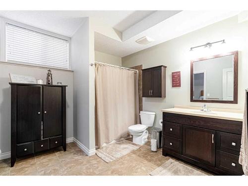 128 Sandhill Place, Fort Mcmurray, AB - Indoor Photo Showing Bathroom