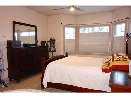 104-9918 Gordon Avenue, Fort Mcmurray, AB - Indoor Photo Showing Bedroom