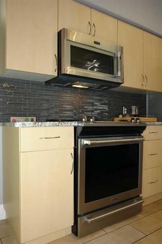 104-9918 Gordon Avenue, Fort Mcmurray, AB - Indoor Photo Showing Kitchen With Stainless Steel Kitchen With Upgraded Kitchen