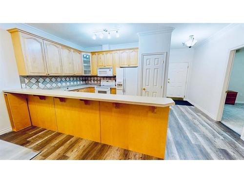 203-10101 Morrison Street, Fort Mcmurray, AB - Indoor Photo Showing Kitchen