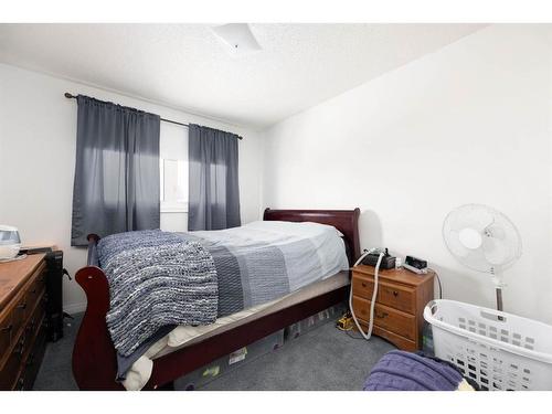 177 Sifton Avenue, Fort Mcmurray, AB - Indoor Photo Showing Bedroom