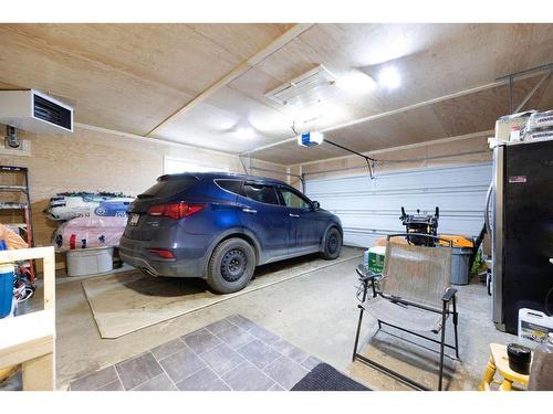 177 Sifton Avenue, Fort Mcmurray, AB - Indoor Photo Showing Garage