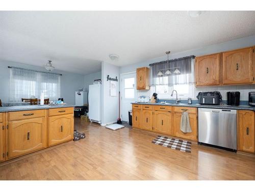 177 Sifton Avenue, Fort Mcmurray, AB - Indoor Photo Showing Kitchen