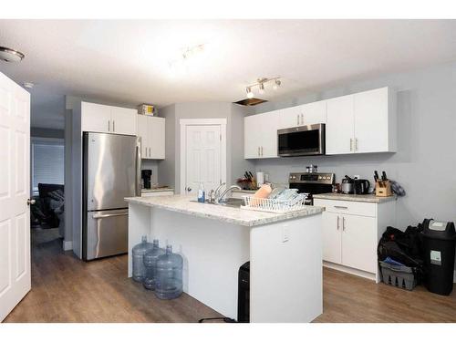 285 Sandstone Lane, Fort Mcmurray, AB - Indoor Photo Showing Kitchen With Upgraded Kitchen
