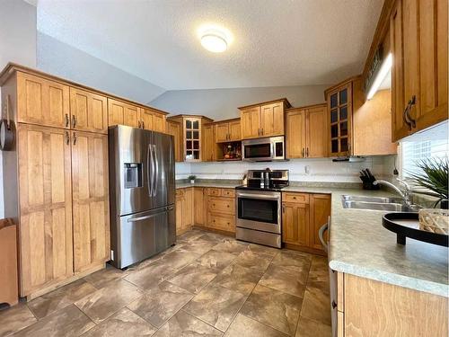 236 Shetland Garden, Fort Mcmurray, AB - Indoor Photo Showing Kitchen With Double Sink