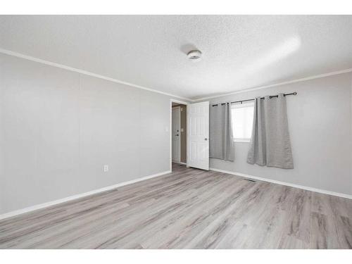 148 Greenbriar Bay, Fort Mcmurray, AB - Indoor Photo Showing Other Room