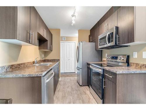 1028-201 Abasand Drive, Fort Mcmurray, AB - Indoor Photo Showing Kitchen With Upgraded Kitchen