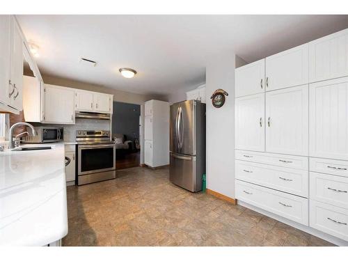 287 Cornwall Drive, Fort Mcmurray, AB - Indoor Photo Showing Kitchen With Stainless Steel Kitchen