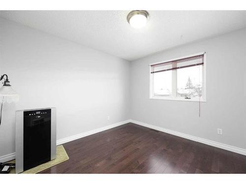 287 Cornwall Drive, Fort Mcmurray, AB - Indoor Photo Showing Other Room