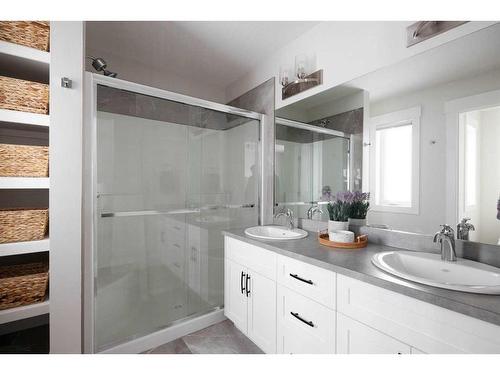 105 Arncliff Court, Fort Mcmurray, AB - Indoor Photo Showing Bathroom