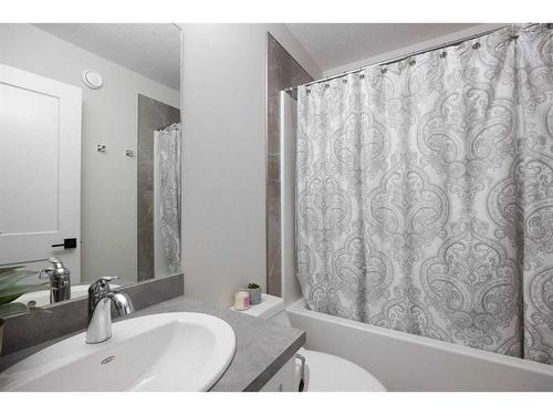 105 Arncliff Court, Fort Mcmurray, AB - Indoor Photo Showing Bathroom