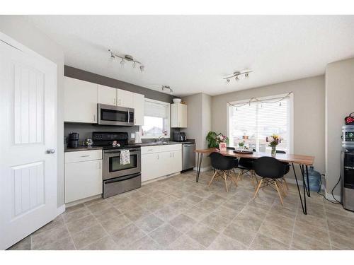 193 Riverstone Ridge, Fort Mcmurray, AB - Indoor Photo Showing Kitchen
