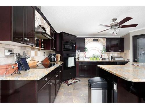 185 Card Crescent, Fort Mcmurray, AB - Indoor Photo Showing Kitchen