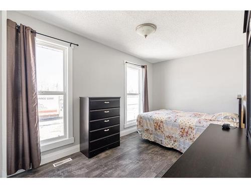 399 Cornwall Drive, Fort Mcmurray, AB - Indoor Photo Showing Bedroom