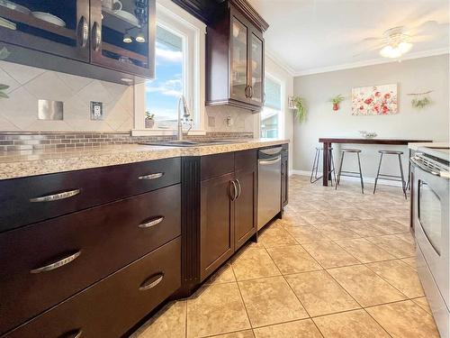 23 Moberly Crescent, Fort Mcmurray, AB - Indoor Photo Showing Kitchen