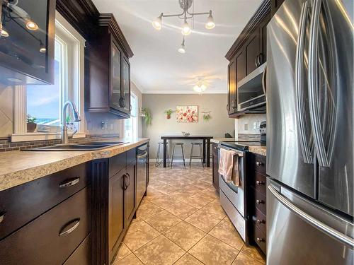 23 Moberly Crescent, Fort Mcmurray, AB - Indoor Photo Showing Kitchen With Stainless Steel Kitchen With Upgraded Kitchen