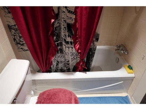 1600-21 Macdonald Drive, Fort Mcmurray, AB - Indoor Photo Showing Bathroom