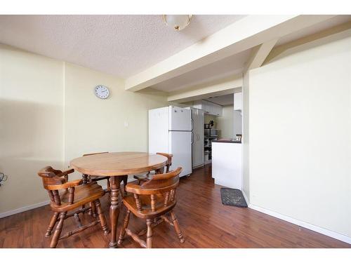 104 Simpson Way, Fort Mcmurray, AB - Indoor Photo Showing Dining Room