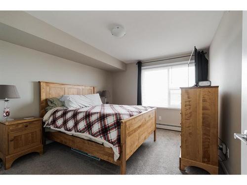 334-201 Abasand Drive, Fort Mcmurray, AB - Indoor Photo Showing Bedroom