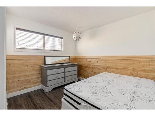 197 Ross Haven Drive, Fort Mcmurray, AB - Indoor Photo Showing Bedroom