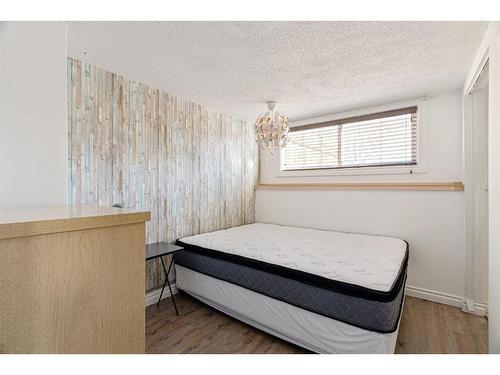 197 Ross Haven Drive, Fort Mcmurray, AB - Indoor Photo Showing Bedroom